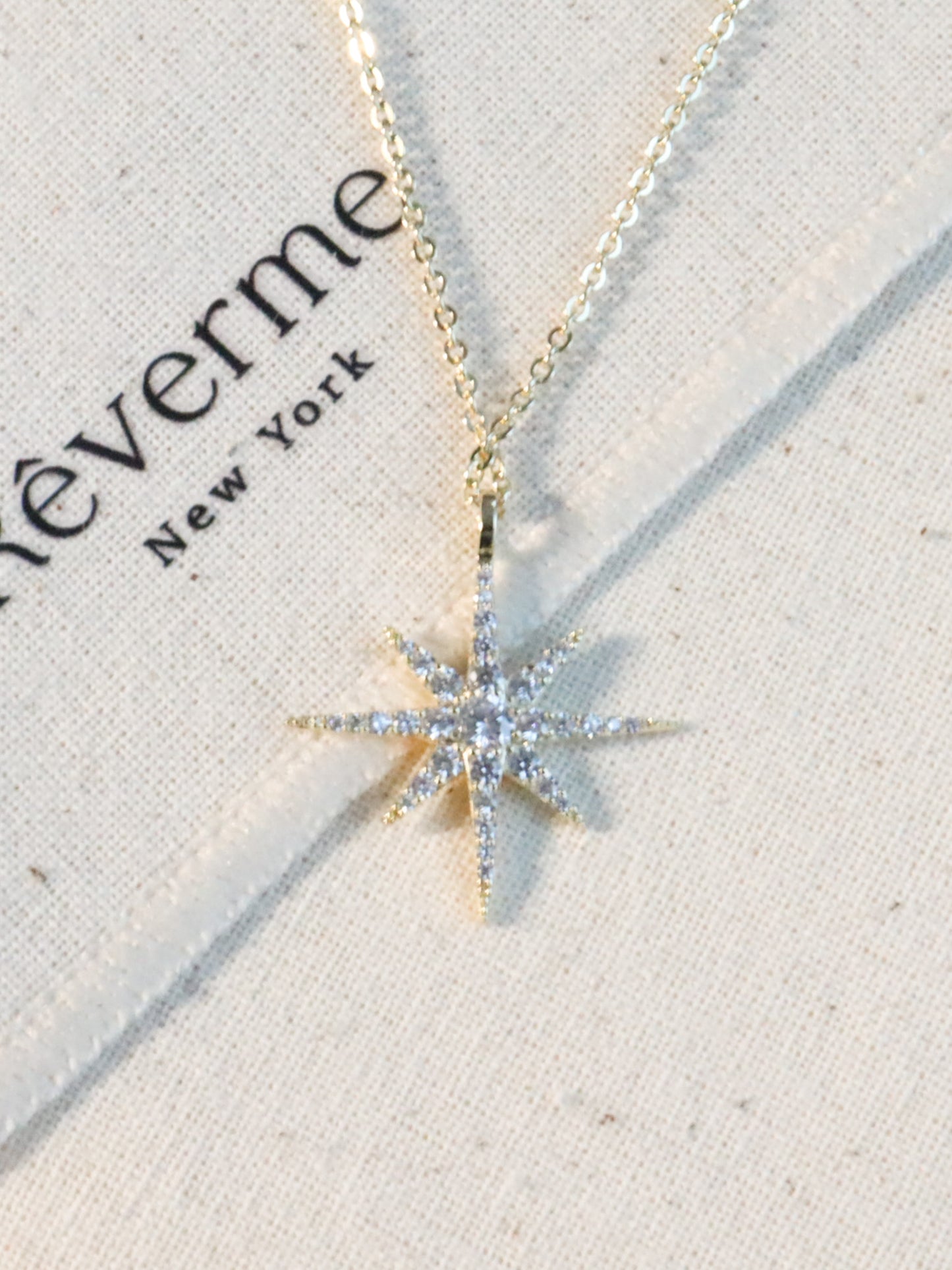 Divin Pearl Star Necklace